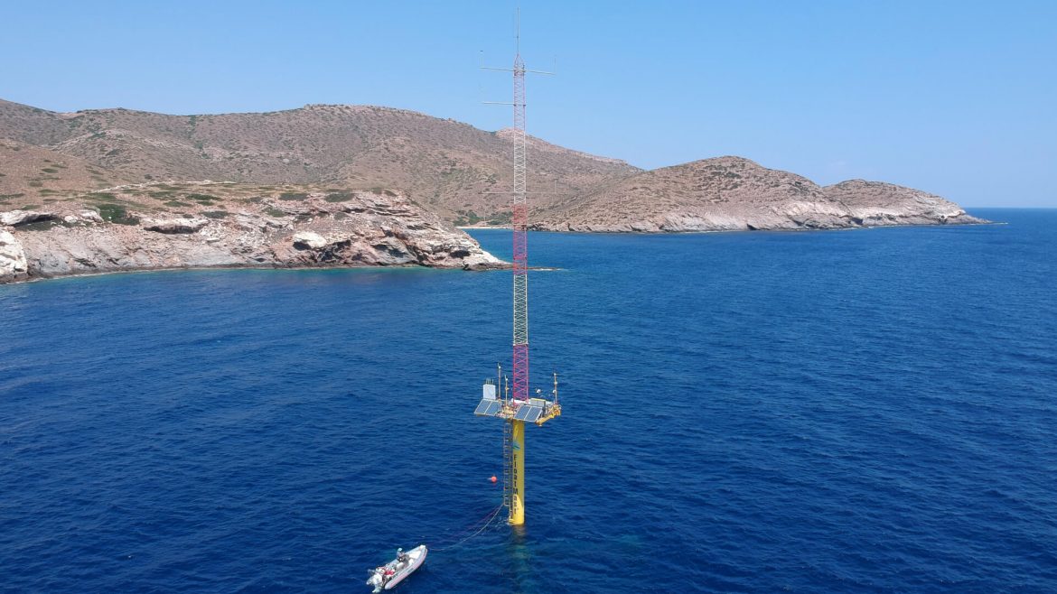 FLOATMAST IN OPERATION